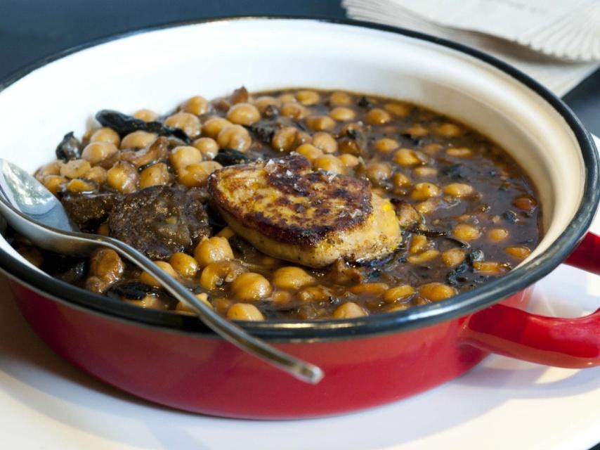 Garbanzos con butifarra y foie