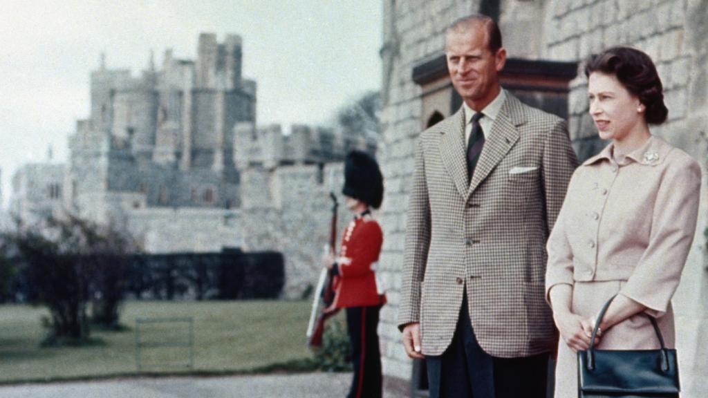 La reina Isabel II y el duque de Edimburgo en una imagen de archivo.