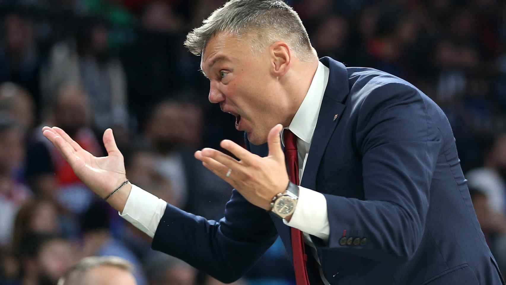 Sarunas Jasikevicius protesta una decisión en un partido de Euroliga