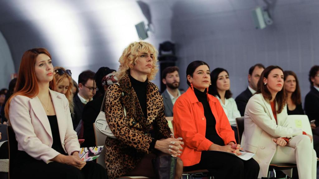 La ministra de Igualdad, Irene Montero, junto a Nerea Pérez y Samantha Hudson.