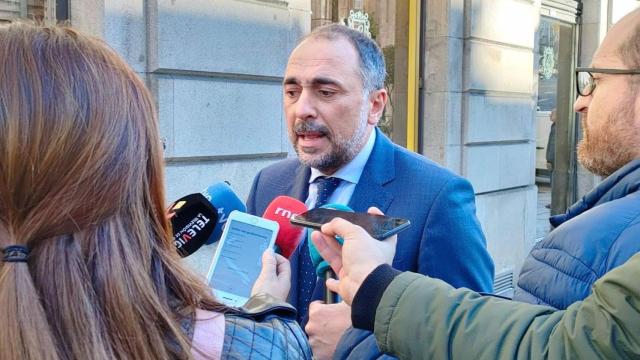 El conselleiro de Sanidade de la Xunta de Galicia, Julio García Comesaña, en declaraciones a los medios.