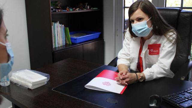 La psicóloga, Belén Vázquez, durante una consulta