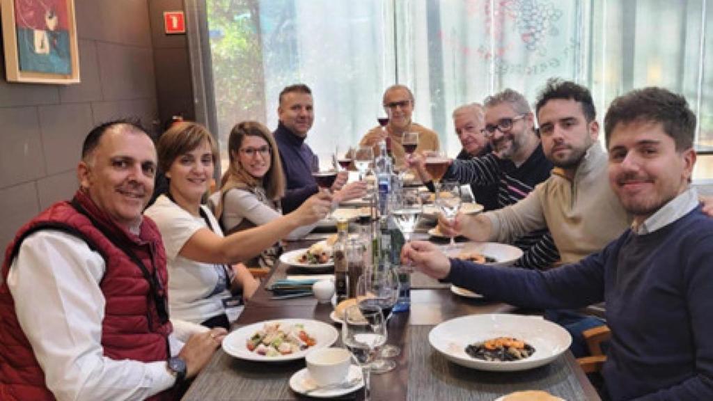 Parte del equipo en el almuerzo