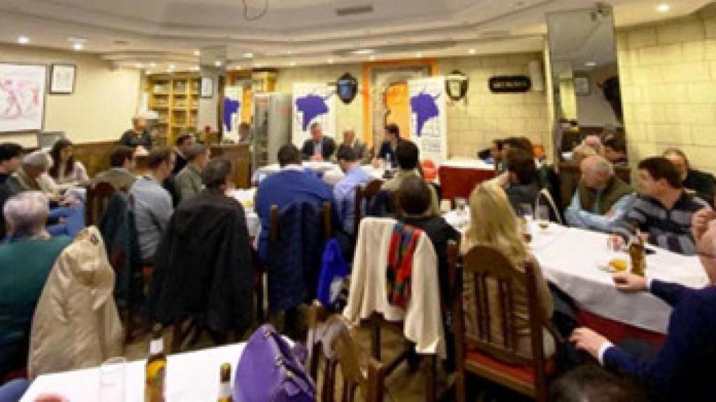 Los socios de El Toro de Madrid llenaron la sala del rte. Puerta Grande (cedida)