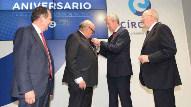 Entrega de la Medalla de Oro del Círculo de Empresarios de Galicia al presidente de Terras Gauda.