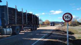 El paso de camiones de alto tonelaje por Ferreras de Abajo