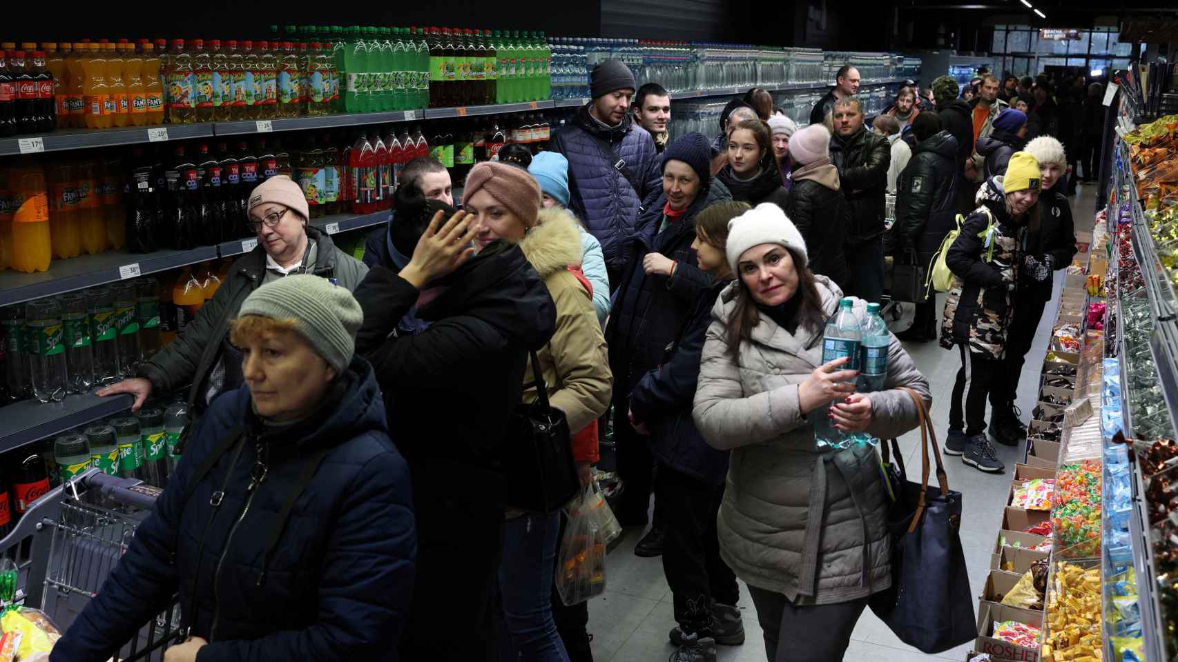 Primer supermercado ucraniano que abre sus puertas en Jersón.
