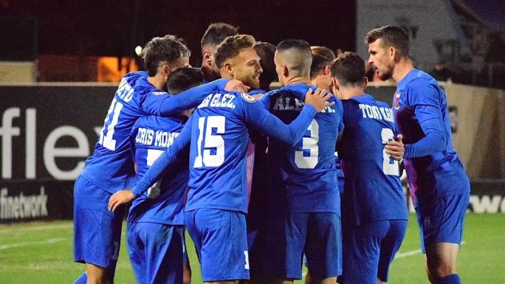 El Eldense, celebrando un gol.