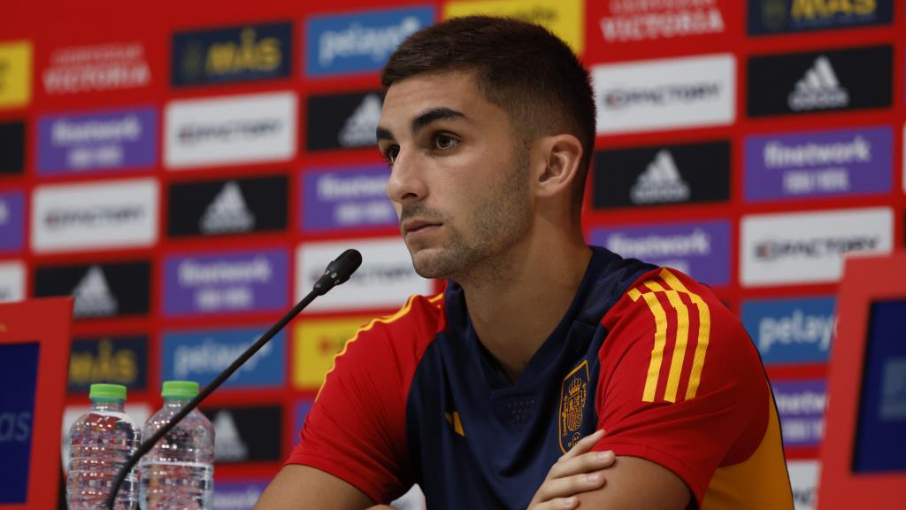 Ferran Torres, durante la rueda de prensa.