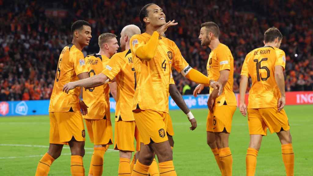 Virgil van Dijk celebra un gol con la selección de Países Bajos