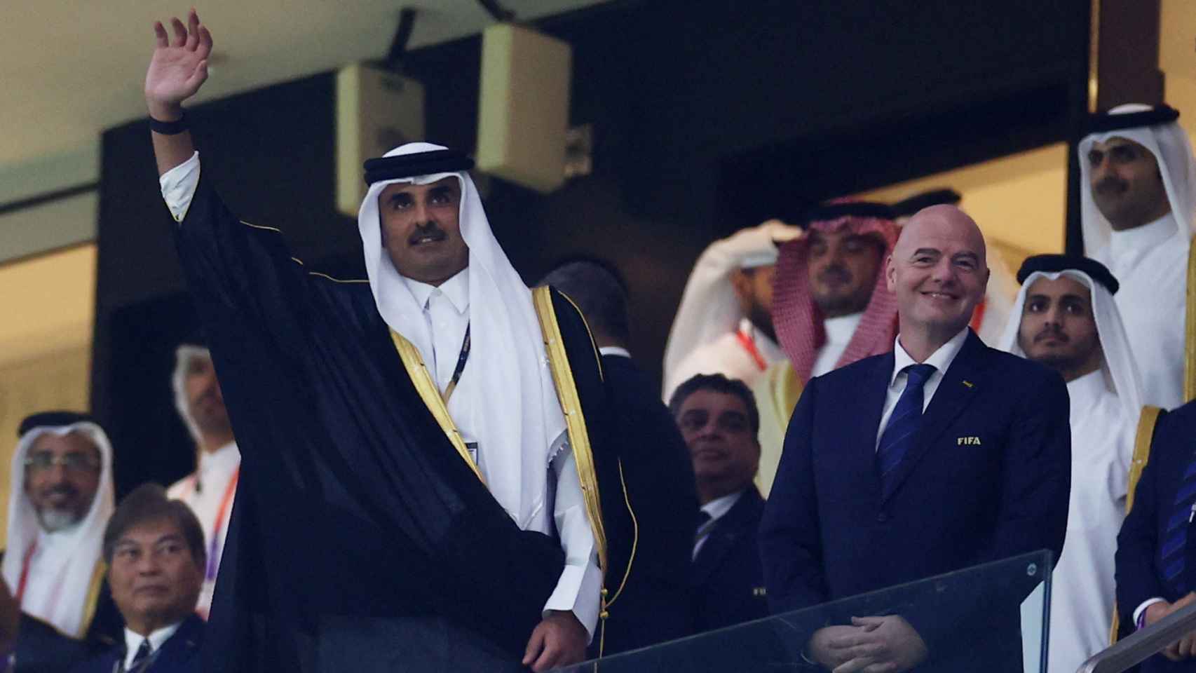 El Emir de Qatar y Gianni Infantino, durante la ceremonia inaugural