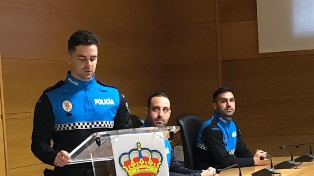 Los tres nuevos agentes de policía en Arroyo