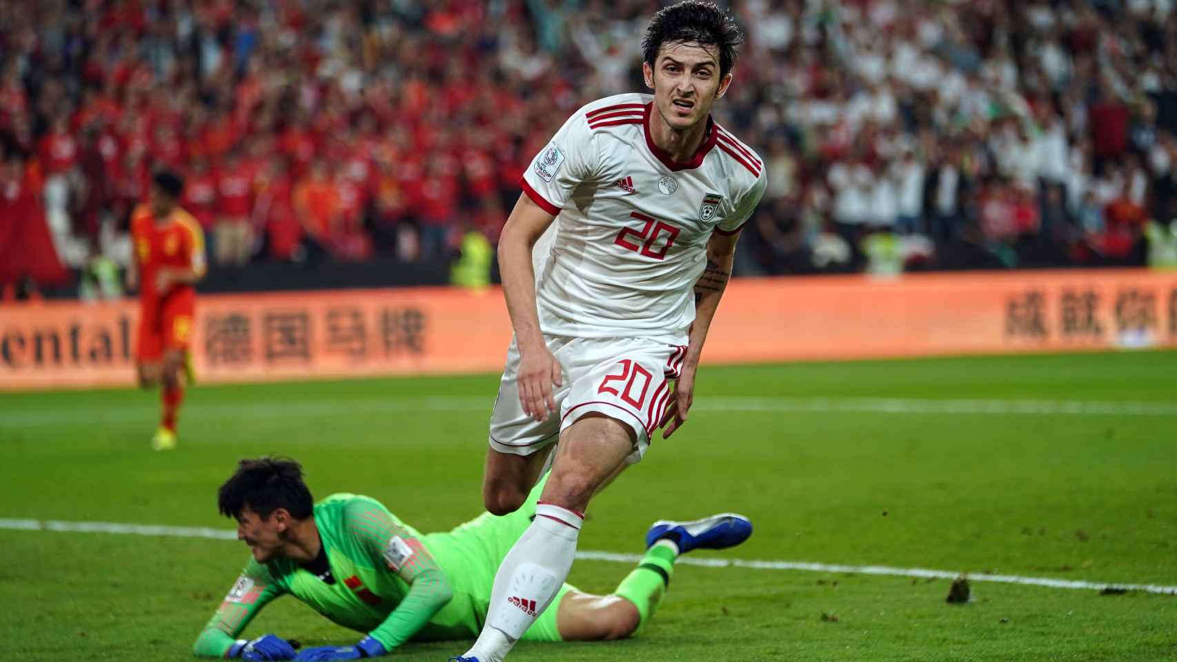 Sardar Azmoun tras marcar un gol con Irán