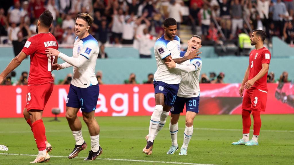 Marcus Rashford anota el quinto gol de Inglaterra a Irán