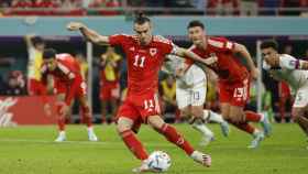 Gareth Bale, ejecutando el penalti para el 1-1 en el EEUU - Gales del Mundial de Qatar 2022