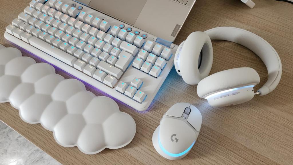 Logitech Aurora