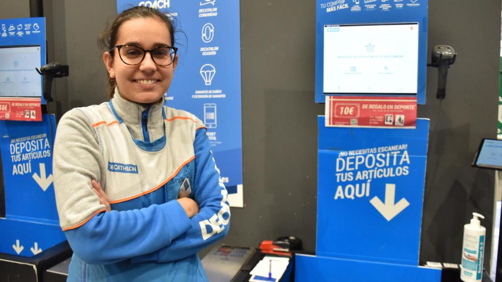 Dafne Cabrera Espeso atiende a EL ESPAÑOL de Castilla y León