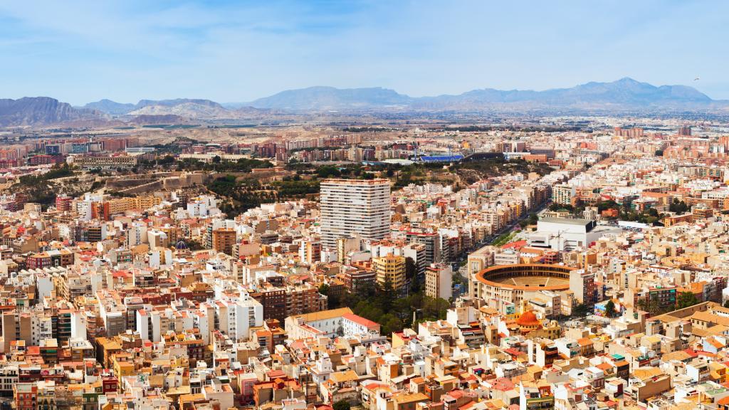 Panorámica de Alicante desde el Castillo de Santa Bárbara, en imagen de archivo.