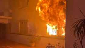 Un incendio ocurrido en una vivienda de la calle Poeta Sansano de Alicante en noviembre de 2021 que dejó 12 heridos.