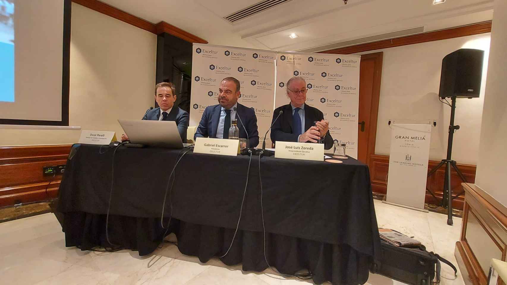 Director de Estudios, Óscar Perelli; CEO de Meliá Hotels International, Gabriel Escarrer y el vicepresidente Ejecutivo de Exceltur, José Luis Zoreda.