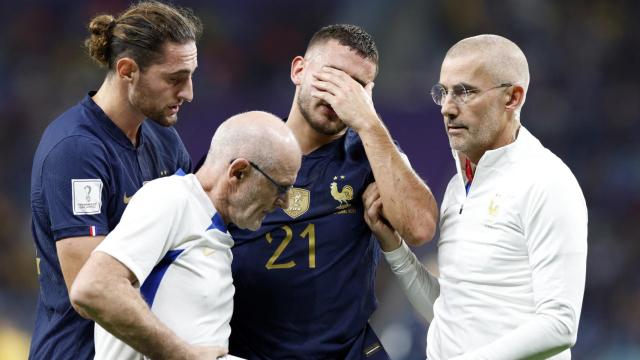 Lucas Hernández, tras lesionarse con Francia en el Mundial de Qatar