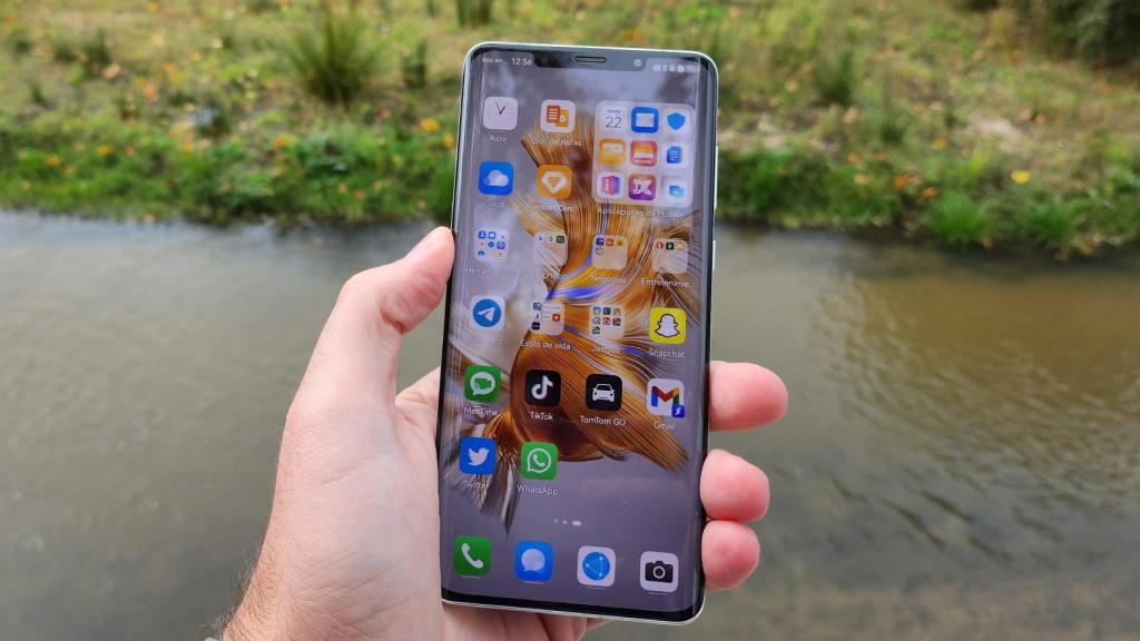 El Huawei Mate 50 Pro con WhatsApp instalado, algo que ya no será posible