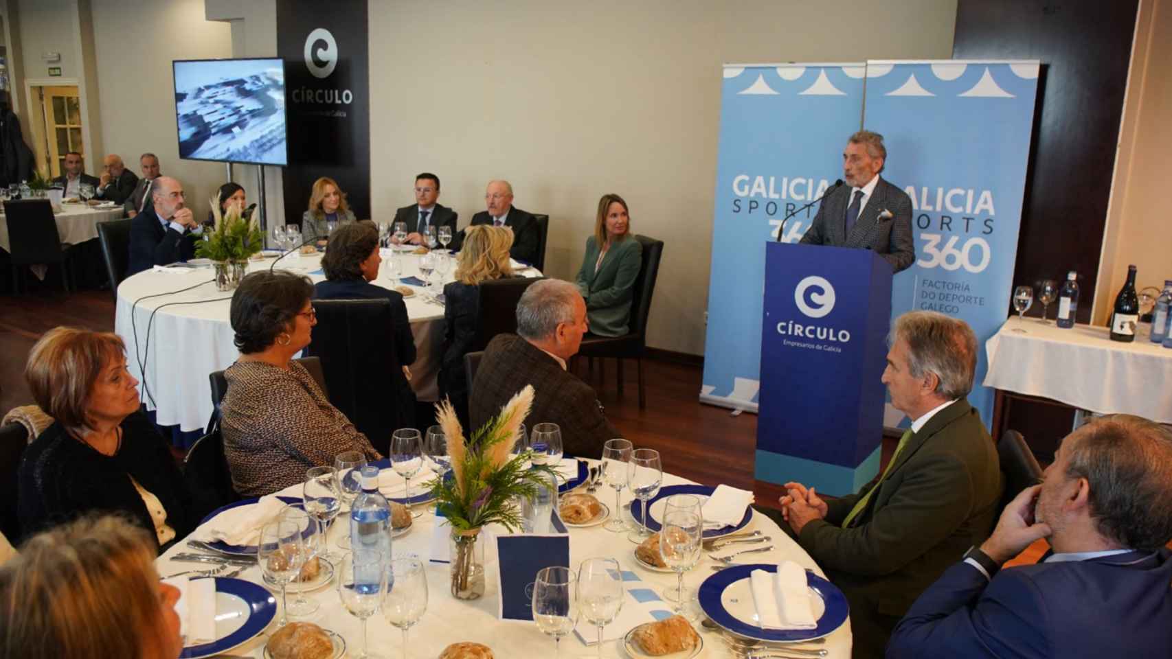 Carlos Mouriño durante su conferencia en el Círculo de Empresarios de Galicia.