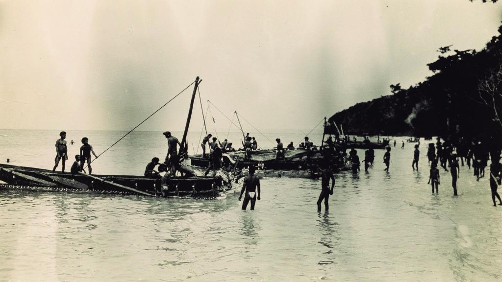 Bronislaw Malinowski: 'La tasasoria en la playa de Kaulukuba', 1915-16. LSE Library