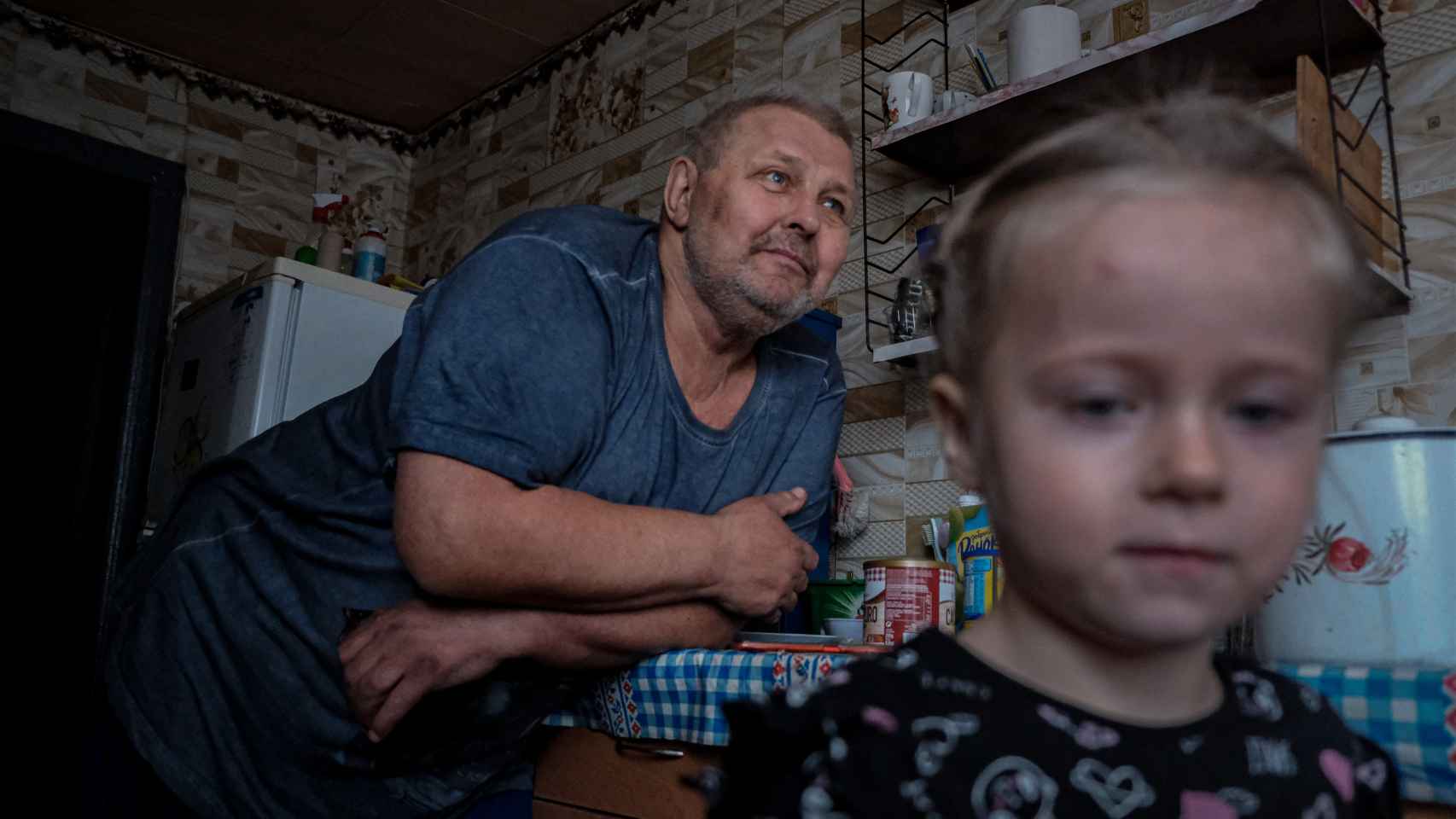 Vladimir, el abuelo de Katia, está luchando contra un cáncer con metástasis en mitad de la guerra.