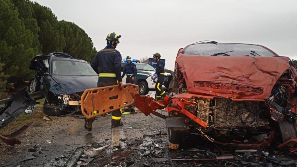 Colisión entre dos turismos en Sardón de Duero