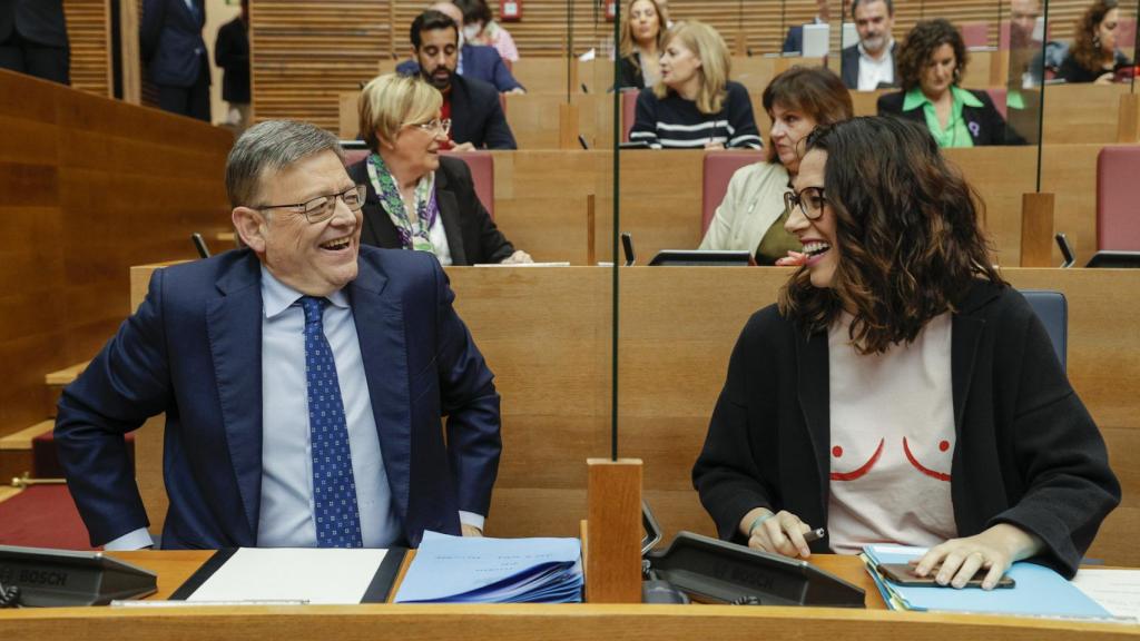 El presidente Ximo Puig y la vicepresidenta Aitana Mas, en la sesión de control de este viernes.