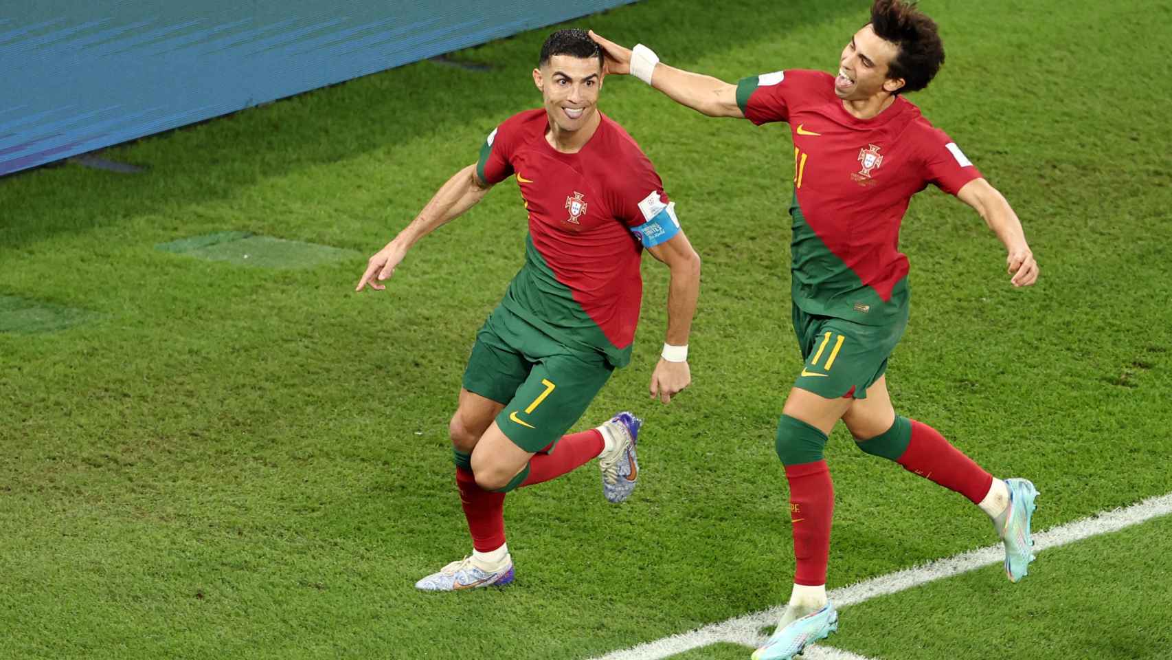 Cristiano Ronaldo y Joao Félix celebran un gol en el Mundial.