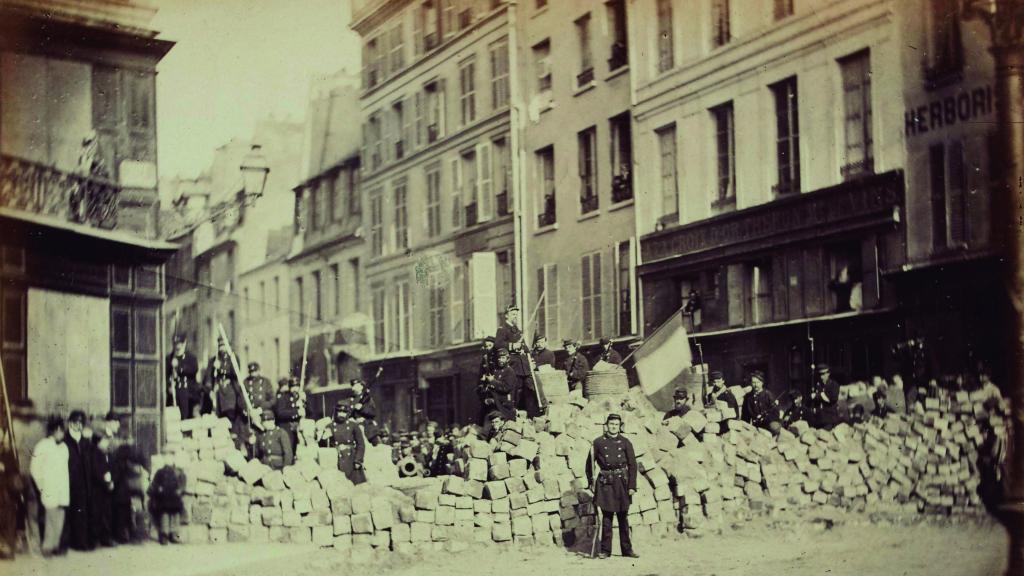 Fotógrafo desconocido: 'Barricada de la Rue de la Roquette, Plaza de la Bastilla', 1871. Musée Carnavalet