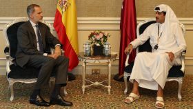El Rey, reunido este jueves con el emir de Qatar, el jeque Tamim bin Hamad Al Thani.