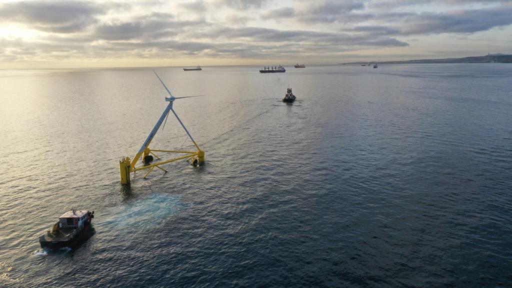 Un aerogenerador flotante.