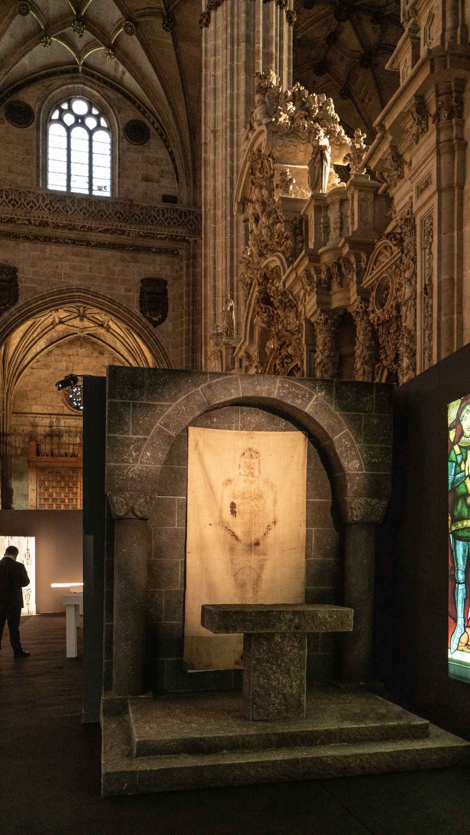 La exposición, ubicada en la Catedral de Salamanca, ha despertado gran expectación y son miles las personas que ya la han visitado