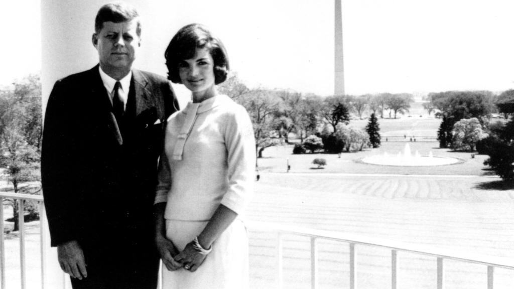 John F. Kennedy y su mujer, Jacqueline, en una imagen de archivo.