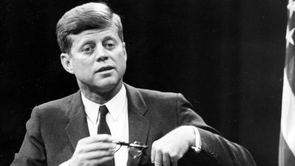 John F. Kennedy durante un acto político.