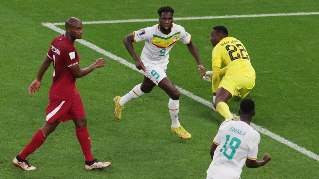 Boulaye Dia celebra su gol contra Qatar en el Mundial