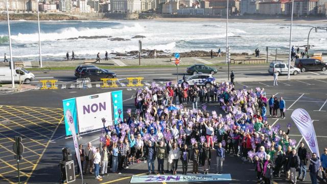 Lazo humano con motivo del 25N en A Coruña.