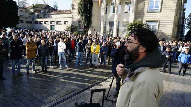 Los trabajadores de varios astilleros de Vigo se concentran por la muerte de un trabajador.