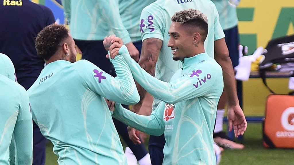 Neymar y Raphinha, durante un entrenaminto con Brasil