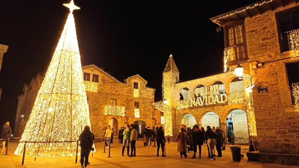 Puebla de Sanabria con la iluminación navideña
