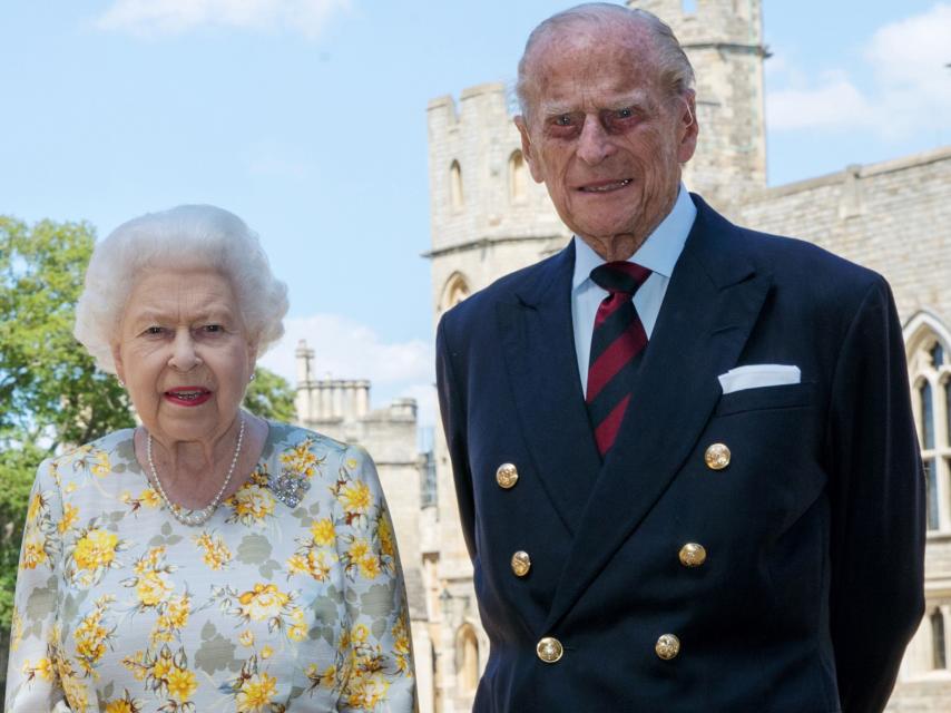 La Reina y el duque de Edimburgo, en el Castillo de Windsor.