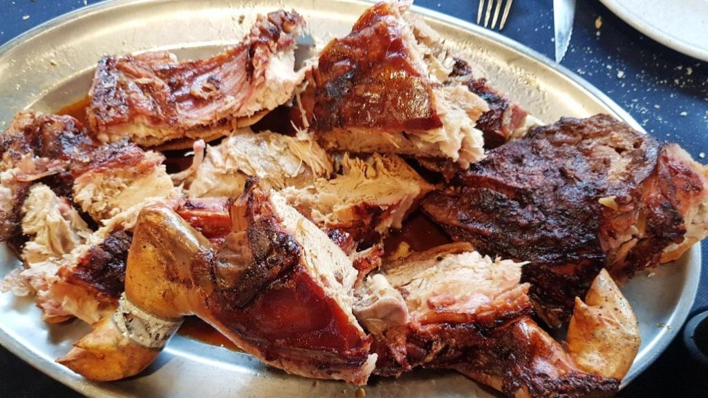 El cochinillo asado que preparó Admán fue de auténtico lujo