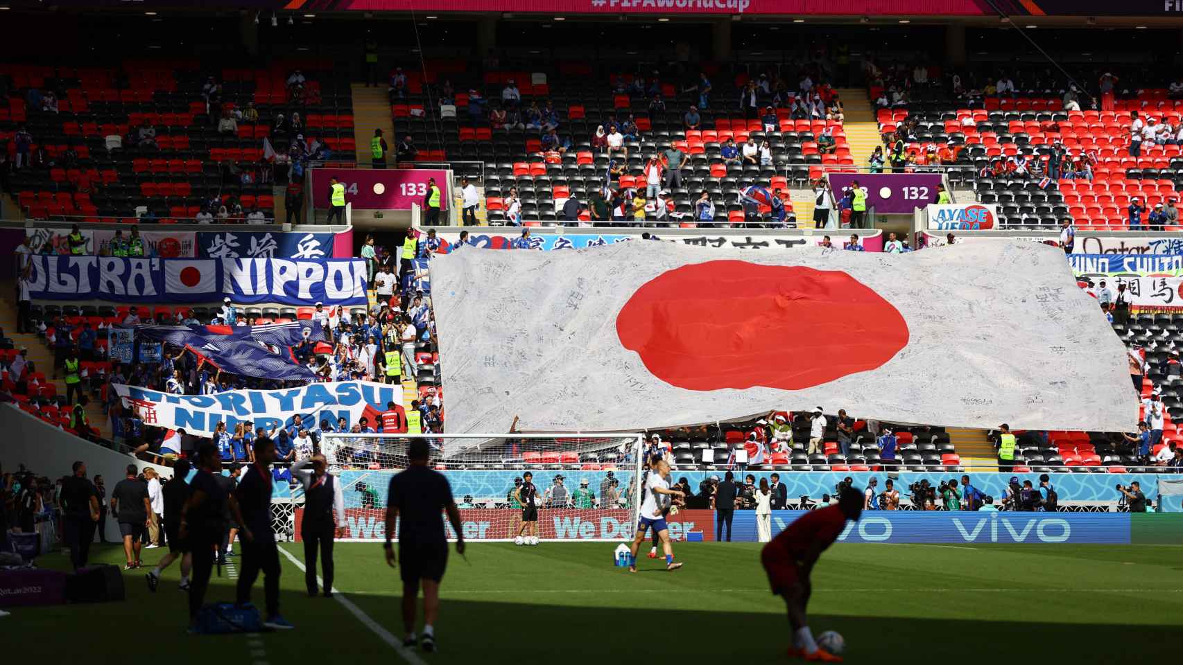 La bandera de Japón, en el Estadio Áhmad bin Ali