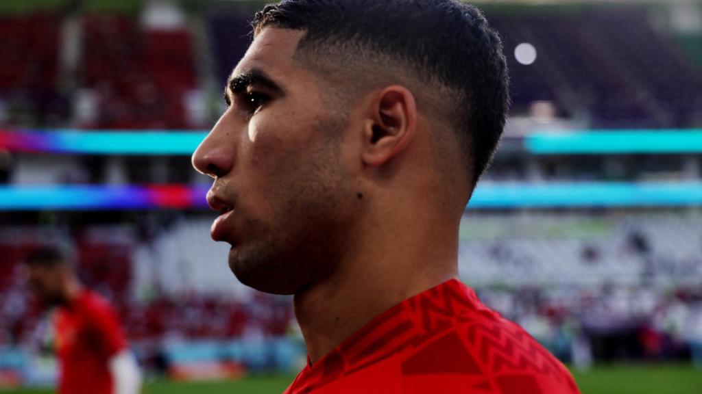 Achraf Hakimi, durante el calentamiento de la selección de Marruecos