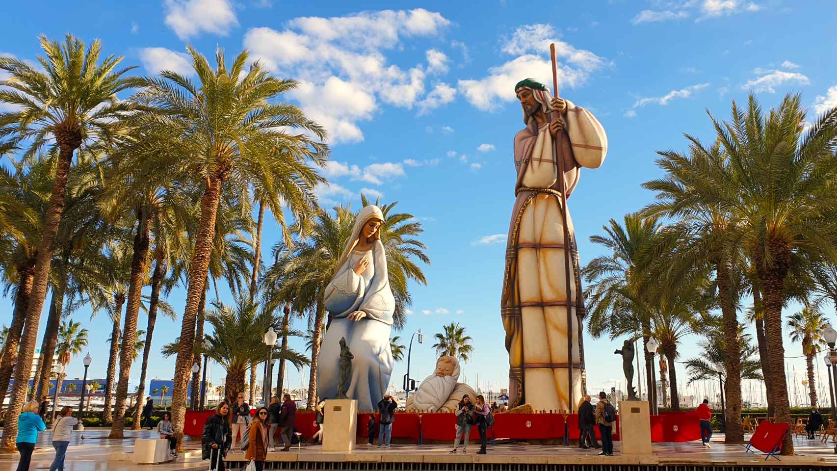 El Belén gigante de Alicante, en la imagen en la Navidad de 2021, se ampliará ahora con los reyes magos.