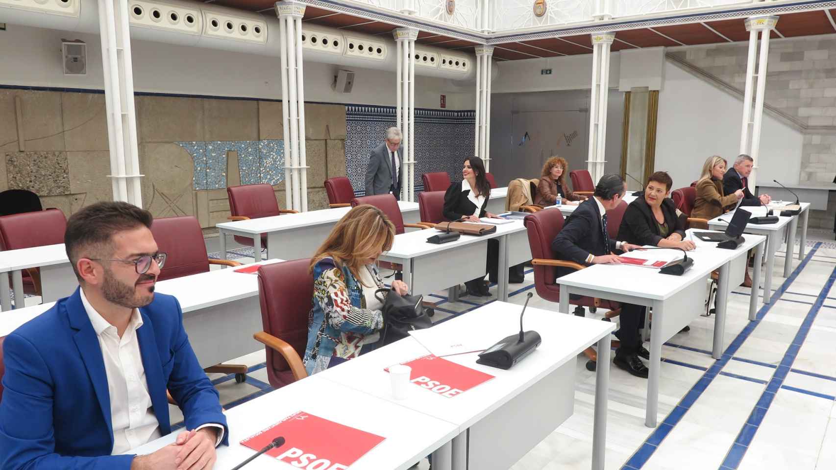 Diputados del PSOE, este lunes, en la presentación de los presupuestos regionales de 2023 en la Asamblea Regional.