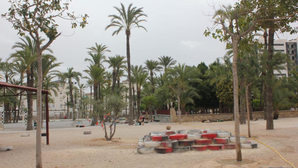 El patio del CEIP Les Arrels de Elche.